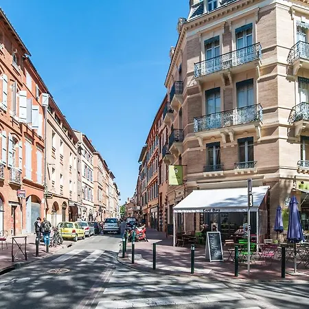 Superbe Studio Cosy Metro Carmes Апартаменты *